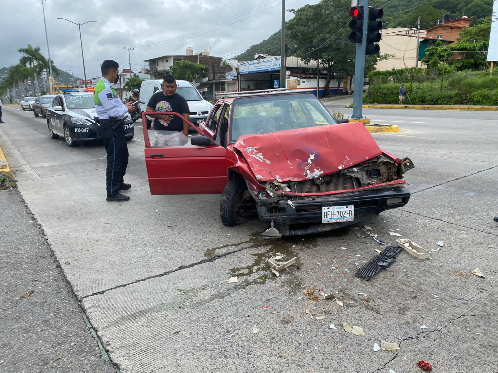 Encontronazo vehicular en Paseo de Zihuatanejo