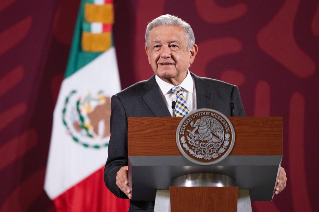 Detrás de los padres de los 43 hay falsarios que trafican con el dolor humano: AMLO