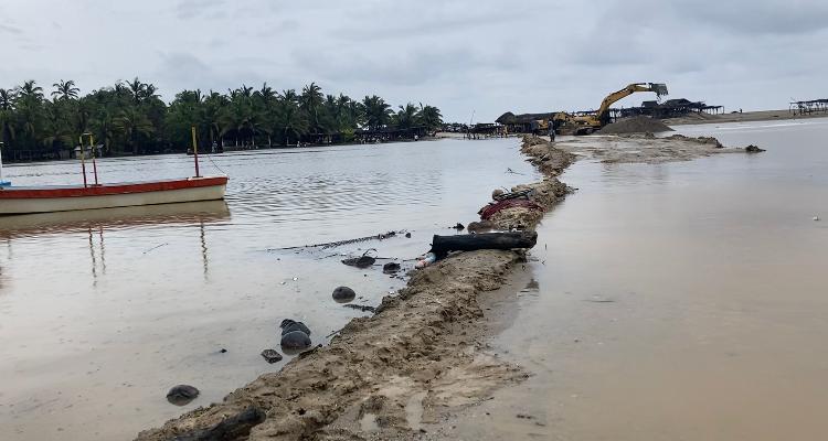 En Acapulco… Por afectaciones cierran paso provisional de Barra Vieja y Lomas de Chapultepec