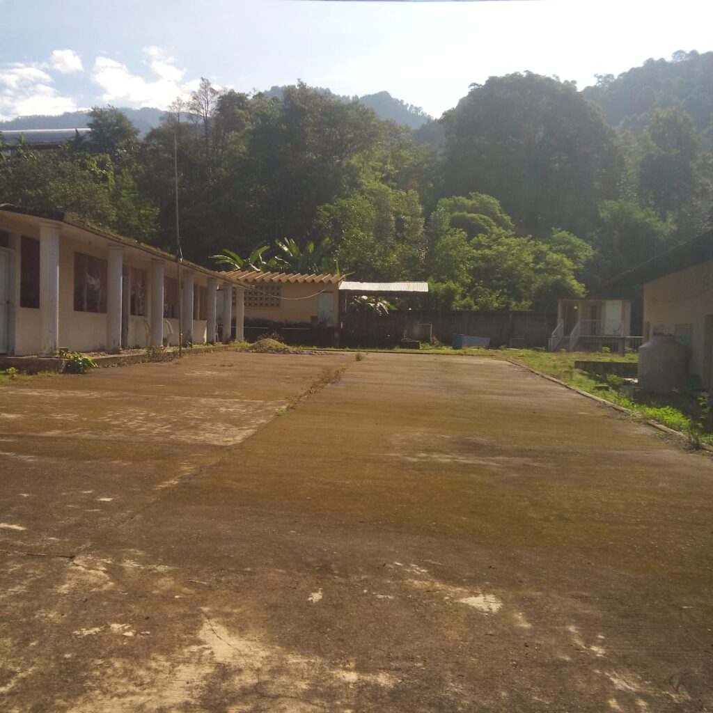 Niegan que escuela de Atoyac haya sido rehabilitada