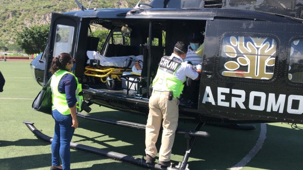 PARTICIPA LA SSG EN EL TRASLADO DE DOS PACIENTES VÍA AÉREA DE TLAPA DE COMONFORT A ACAPULCO