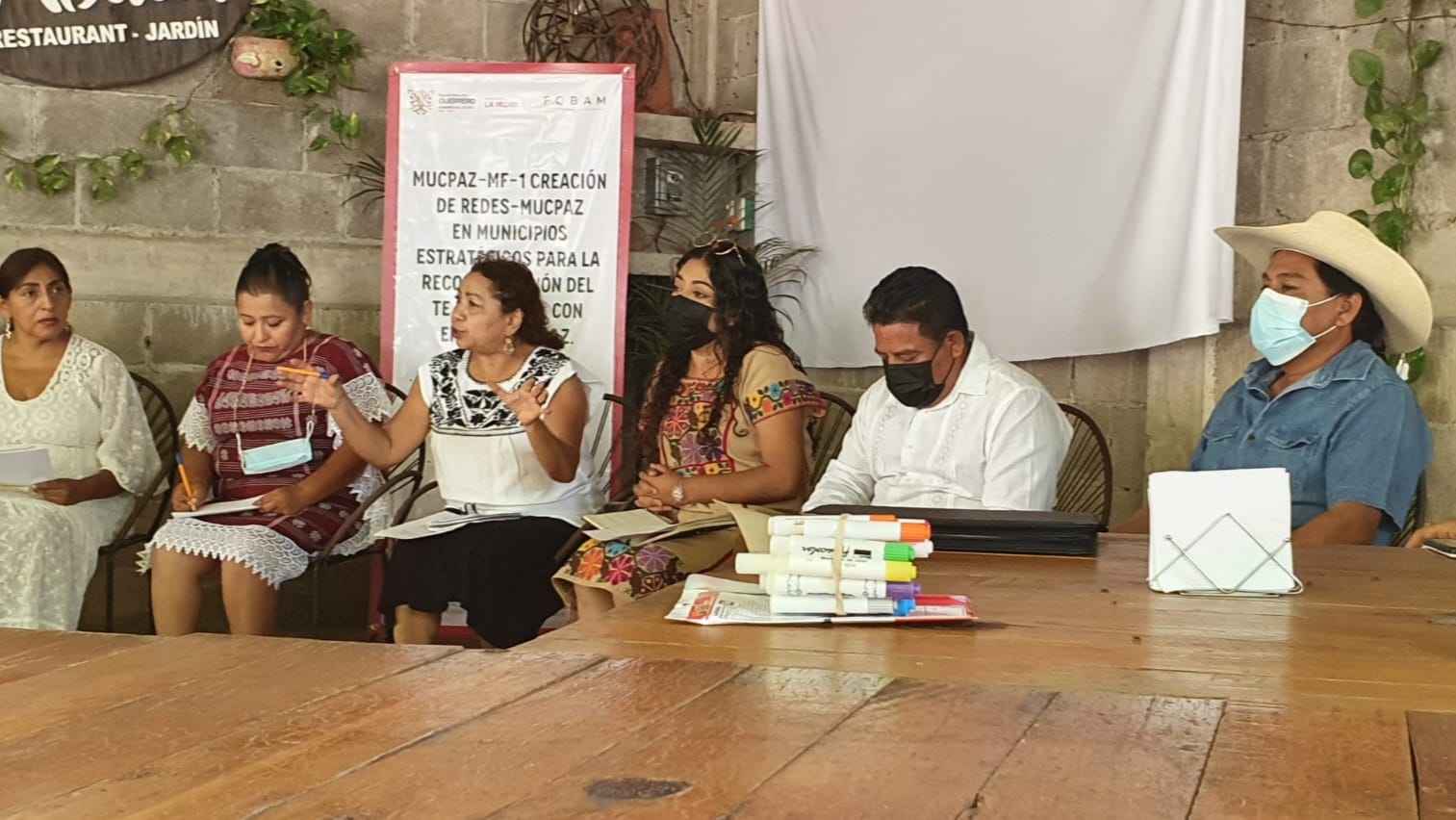 Realiza Semujer taller de sensibilización y capacitación a servidoras y servidores públicos municipales, para la conformación de redes de mujeres consultoras de paz en Tlapa