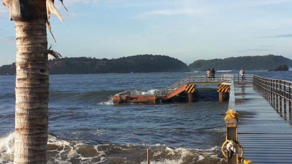 Mal tiempo impide labores en la Isla de Ixtapa