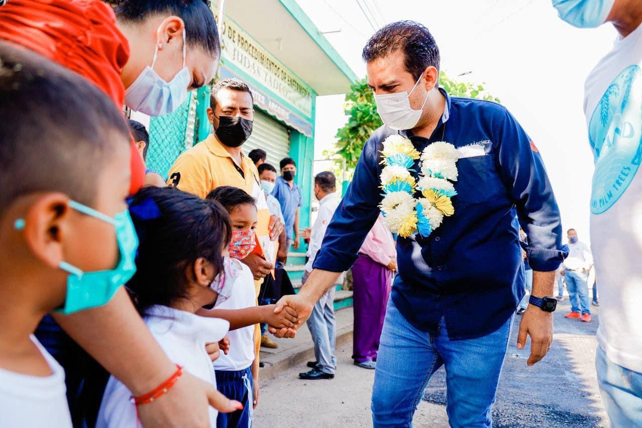 Presidente Jorge Sánchez Allec arranca pavimentación de más de 500 metros en El Coacoyul