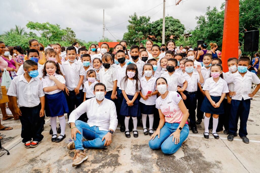 Jorge Sánchez Allec pone en marcha techado en primaria de Buena Vista