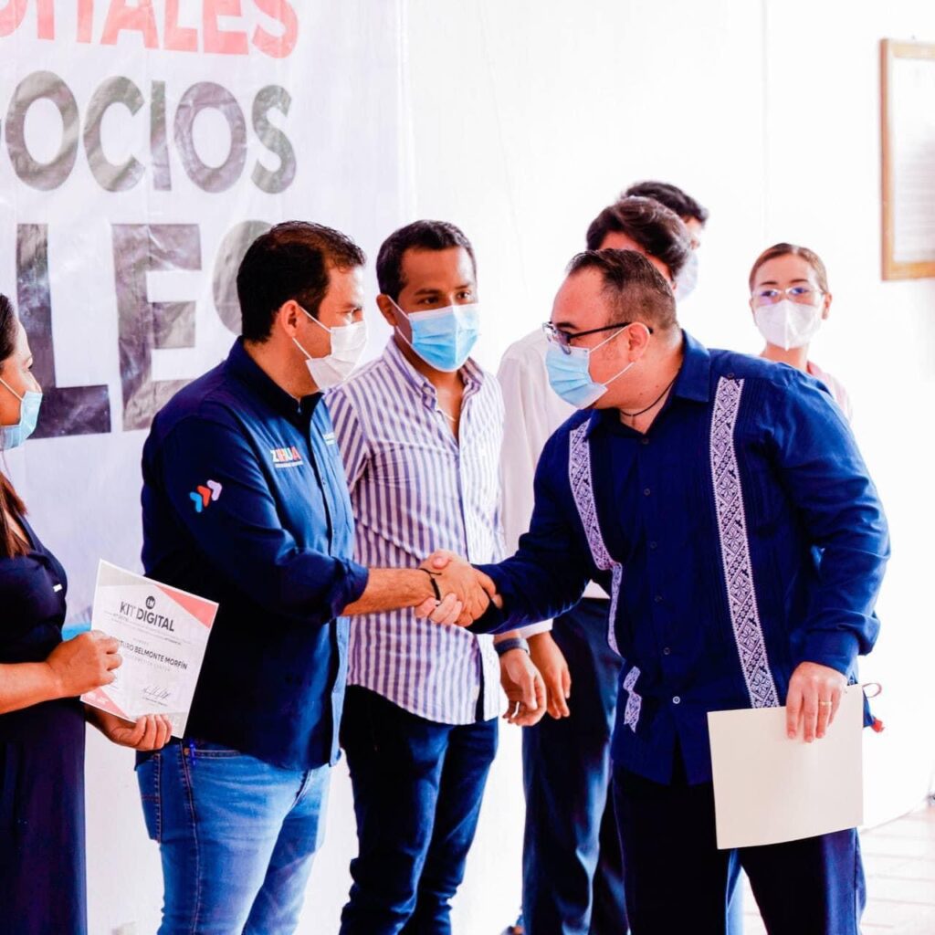 Alcalde Jorge Sánchez Allec entrega kits digitales en apoyo a emprendedores locales