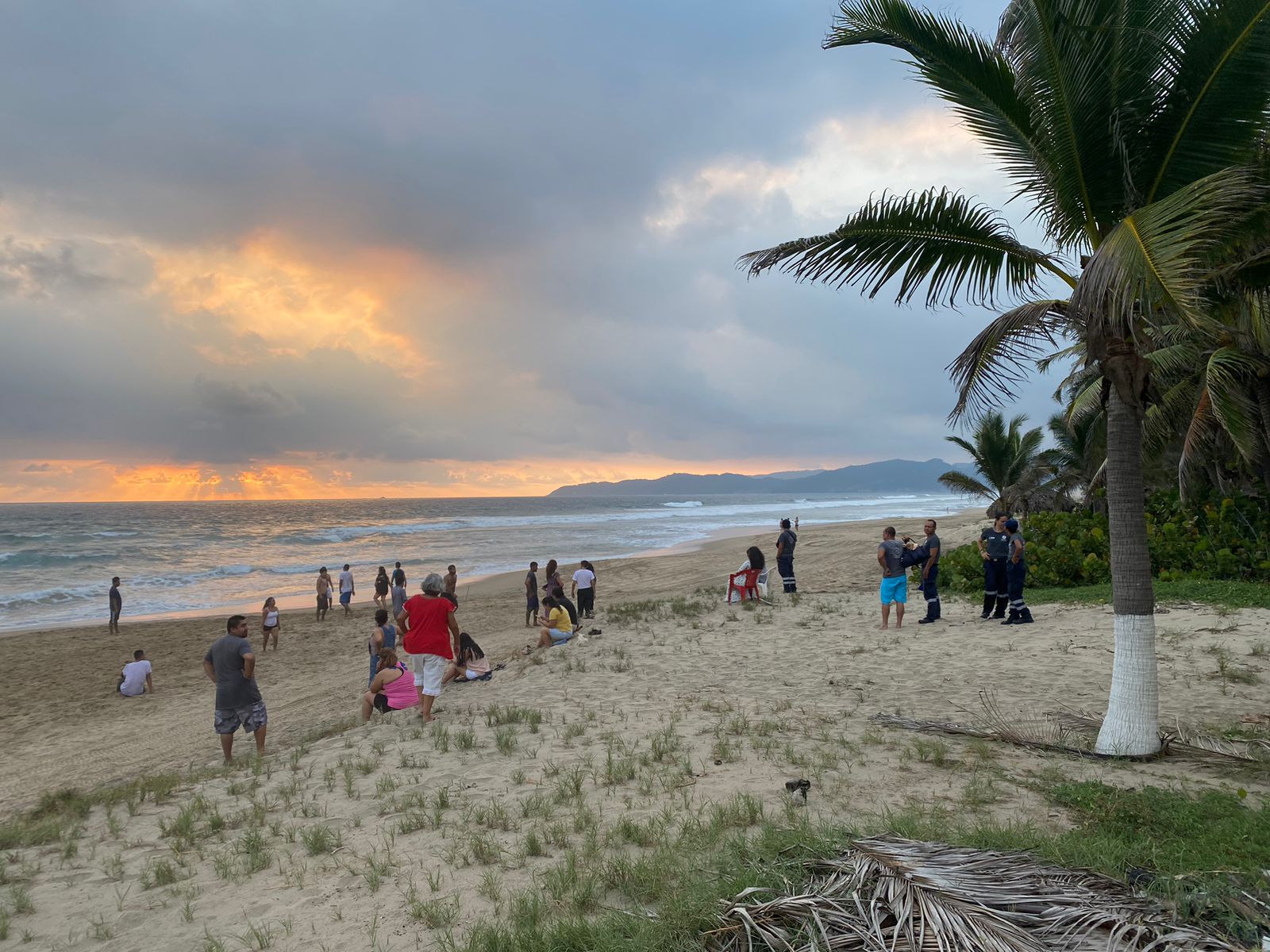 Movilización de Bomberos por turista que se ahogaba en playa Blanca