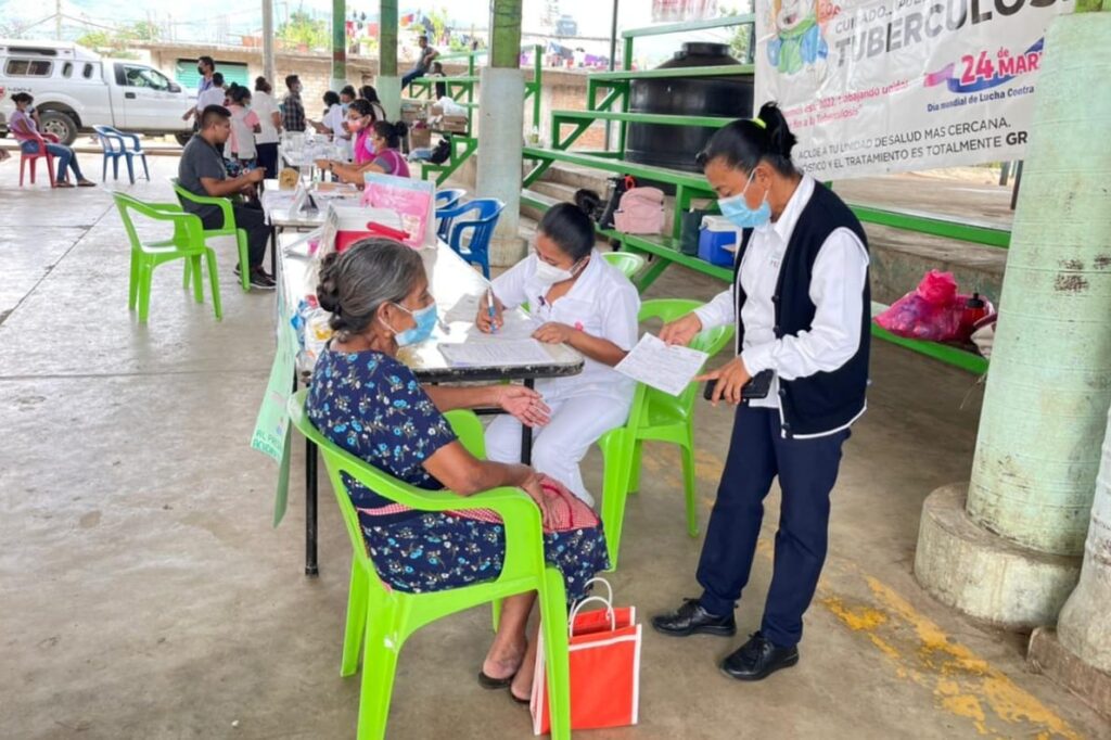 Con brigadas médicas móviles, la SSG lleva servicios de salud a Xalpatláhuac, municipio de Tecoanapa