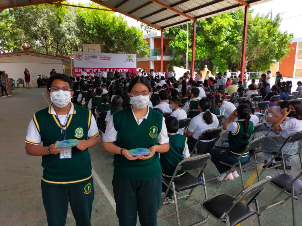 Entrega programa “Ver Bien para Aprender Mejor” mil 400 lentes a niños de La Montaña alta