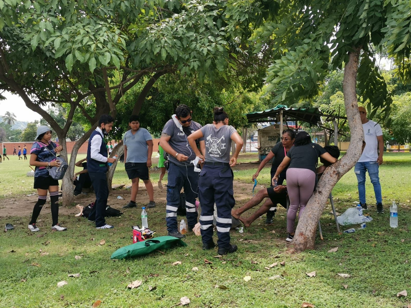 Se desvanece estudiante en torneo de fútbol de Bachilleres