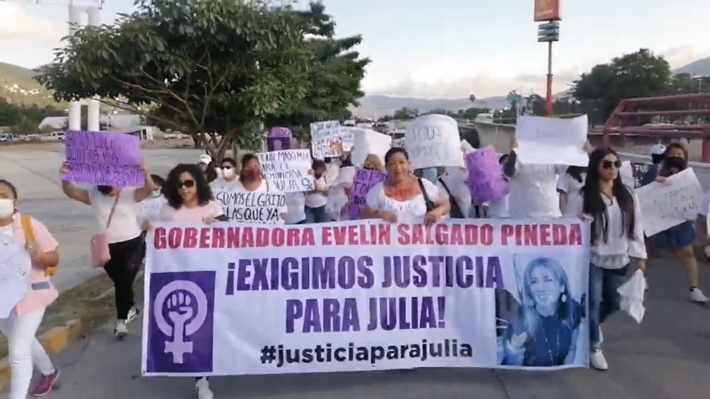 En Chilpancingo… En marcha claman justicia por el asesinato de trabajadora del Hospital de la Madre y el Niño