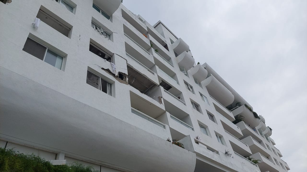 En Acapulco… Muere mujer de la tercera edad tras la explosión en condominios