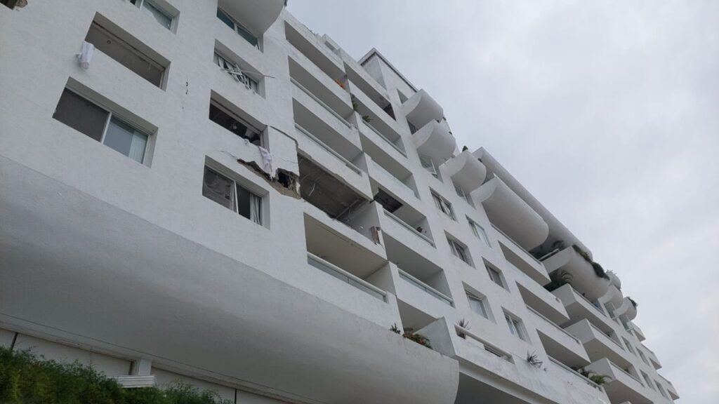 En Acapulco… Muere mujer de la tercera edad tras la explosión en condominios