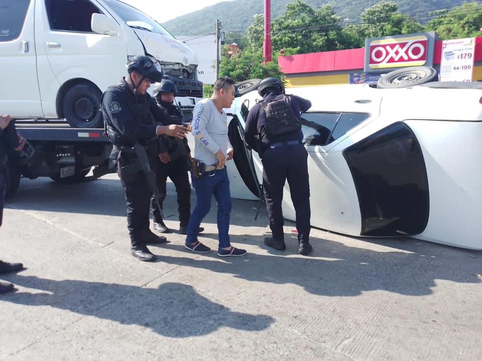 Dos choques simultáneos en “Teosintle”, sobre Paseo de Zihuatanejo