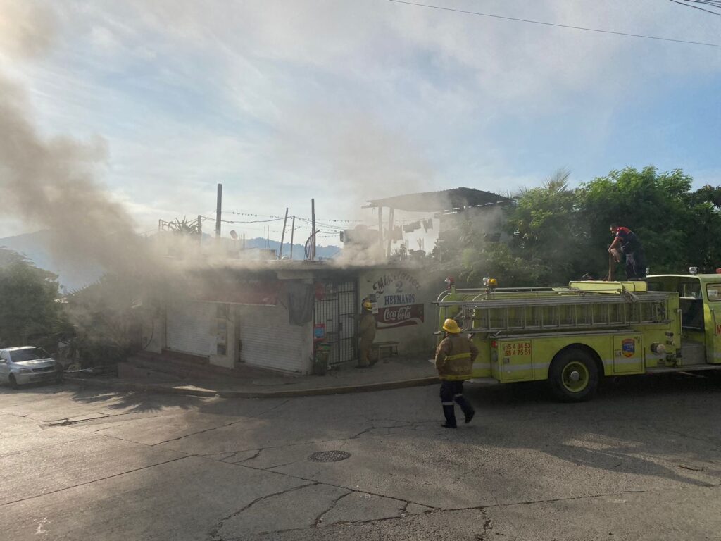 Se incendia bodega de tienda “2 Hermanos” en la Buenos Aires