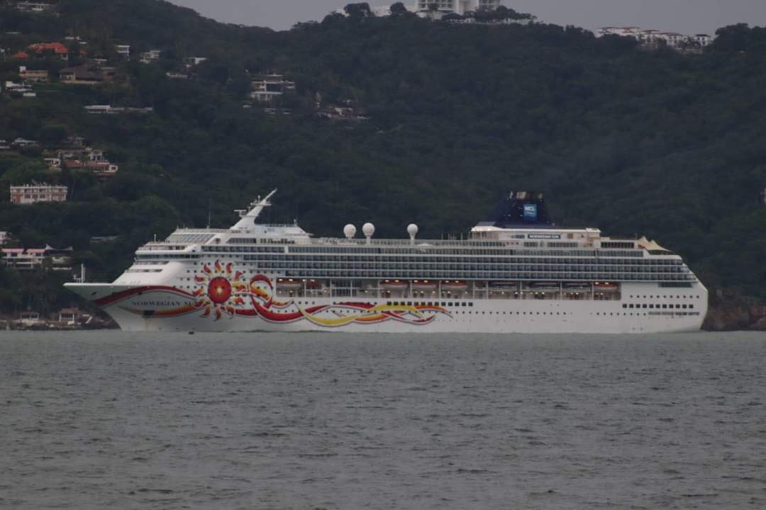 LLEGA A ACAPULCO EL PRIMER CRUCERO DE LA TEMPORADA CON 1,248 TURISTAS Y 936 TRIPULANTES