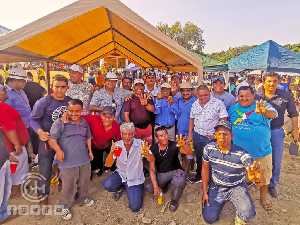 Asiste el ex regidor Jorge Muñiz Vázquez a la regata anual del Río de San Jeronimito