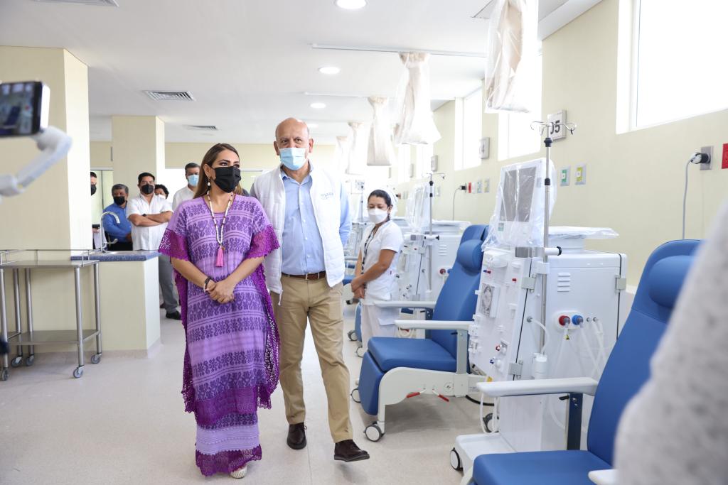 SUPERVISAN EVELYN SALGADO Y JUAN FERRER AVANCES DE LA CONSTRUCCIÓN DE LA UNIDAD DE HEMODIÁLISIS Y LA REHABILITACIÓN DEL HOSPITAL GENERAL DONATO G. ALARCÓN