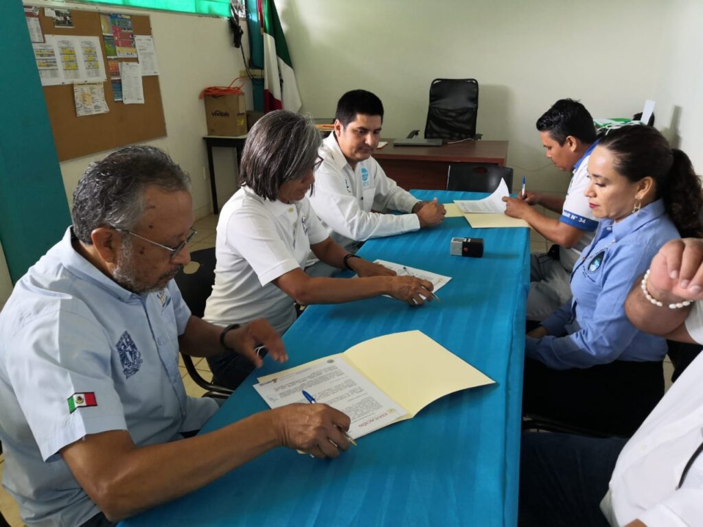 Firman convenio entre la UNAM y el CETmar 34 de Zihuatanejo