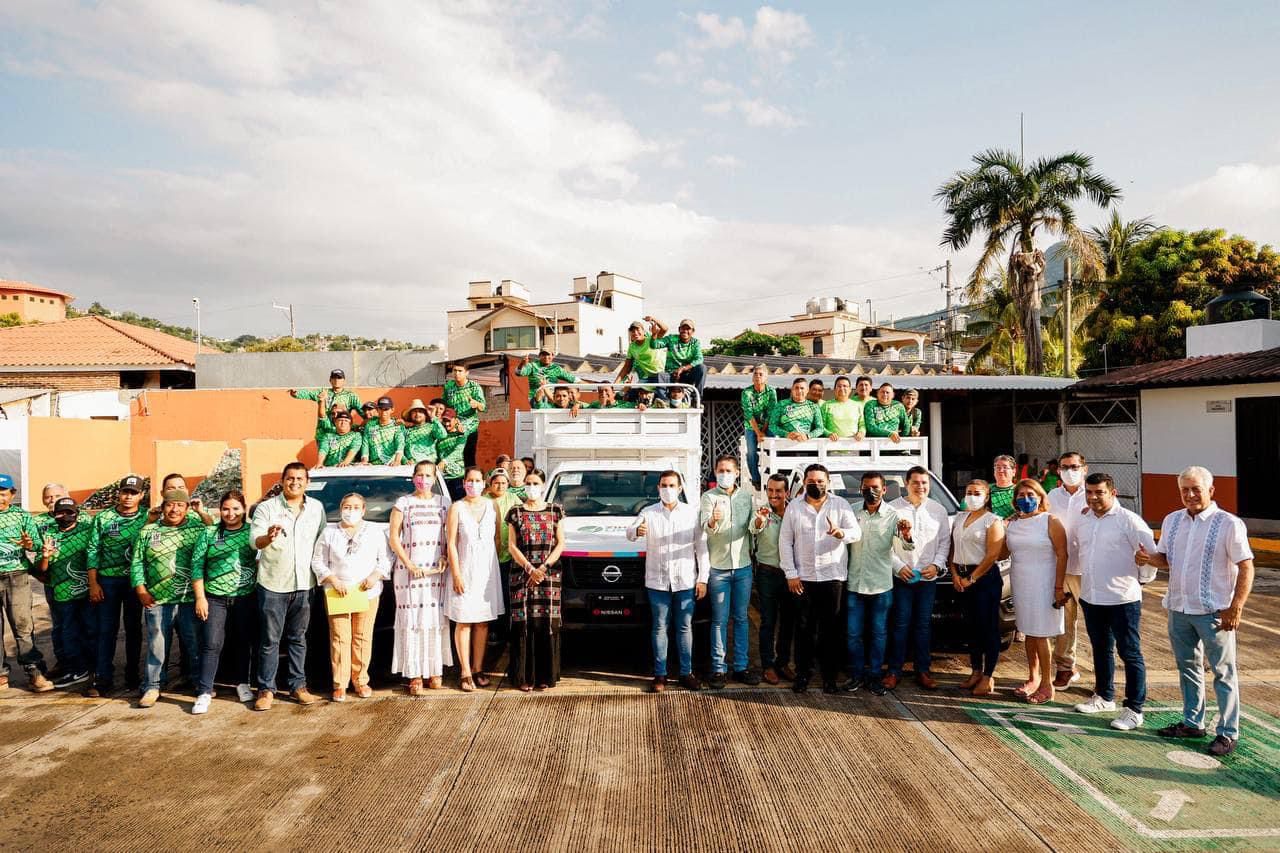 Jorge Sánchez Allec y Lizette Tapia llevan campaña de salud visual a Servicios Públicos