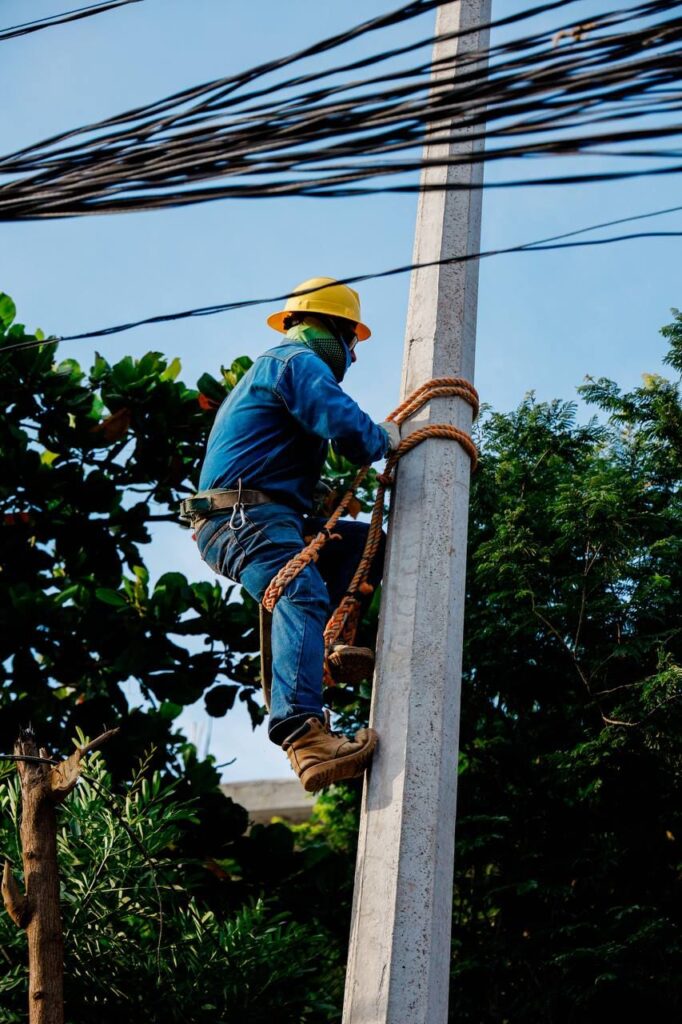 Presidente Jorge Sánchez Allec arranca obra de electrificación en colonia Niños Héroes