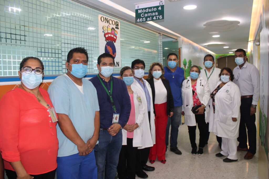 Entrega Representante del IMSS en Guerrero obra del OncoCREAN