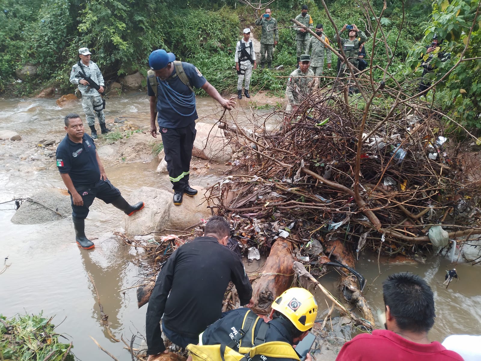 Protección Civil estatal realiza recorridos de atención para evaluar daños por lluvias en Acapulco