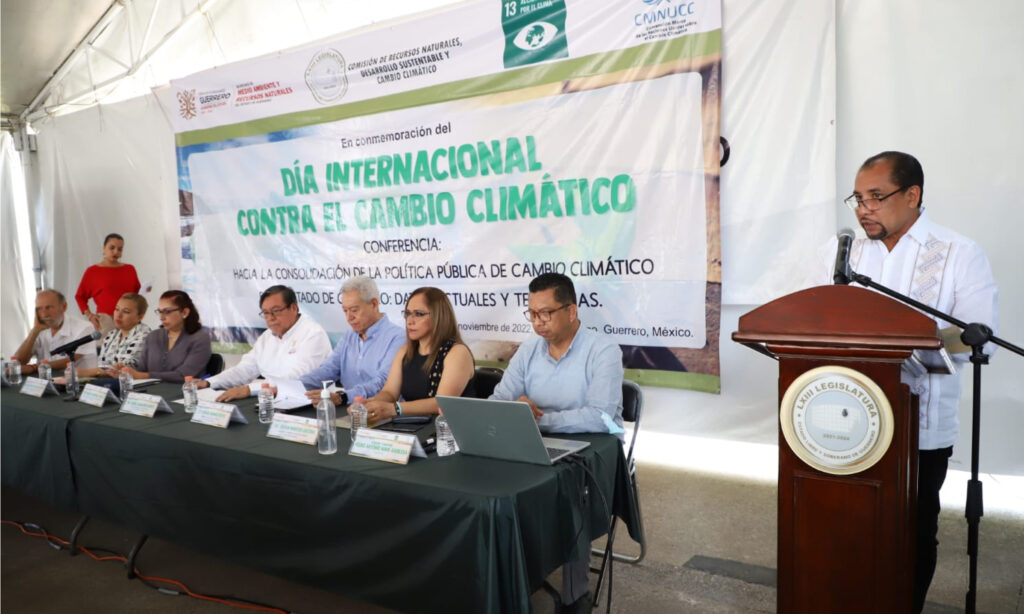 Imparten conferencia sobre cambio climático en las instalaciones del Congreso del Estado