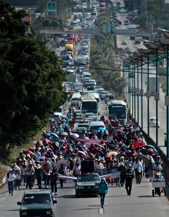 La CNTE inició en Chilpancingo una caravana hacia la CDMX; buscan reunión con AMLO