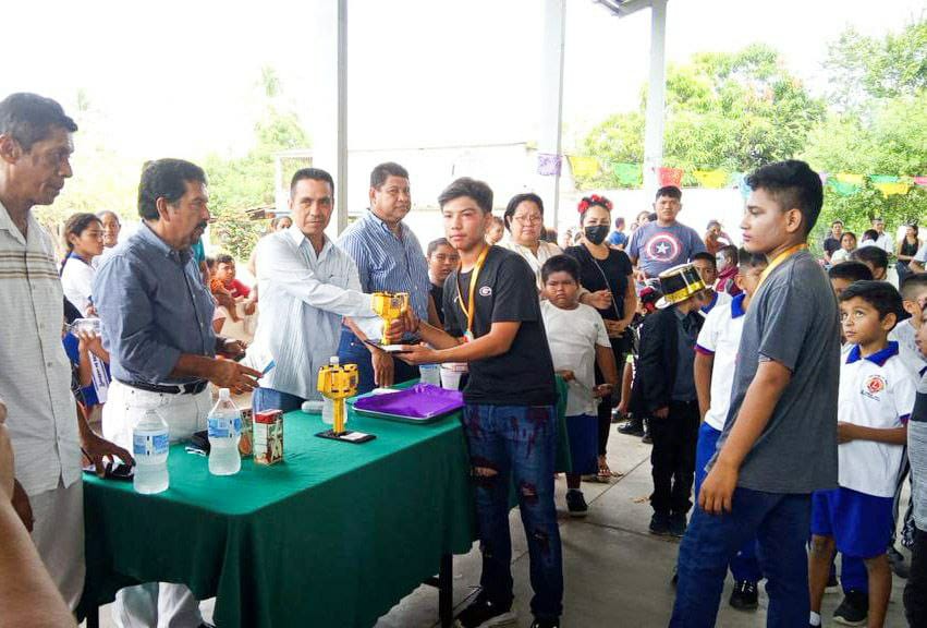 Estudiantes acapulqueños arrasan en el concurso de robótica First Lego League