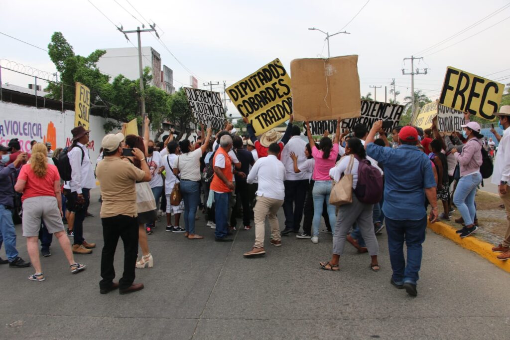 En Acapulco… Entre protestas llega AMLO al hospital “IMSS-Bienestar” de Cd. Renacimiento