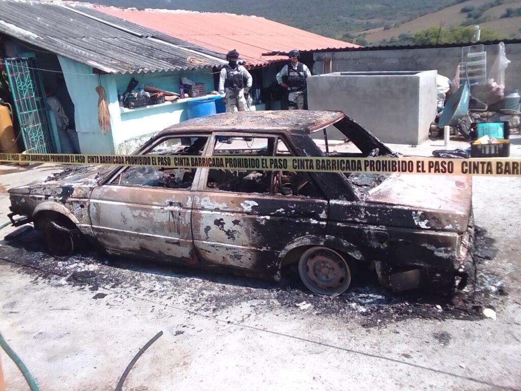 En Cuaxilotla, un pequeño pueblo de Cuetzala del Progreso… Armados masacran a dos pobladores e incendian una casa y 3 vehículos