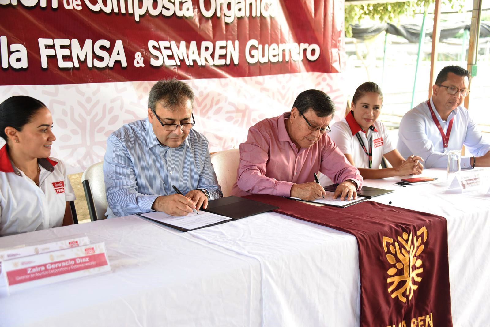 Firma Semaren Guerrero convenio de colaboración con Coca-Cola Femsa para la donación de composta orgánica