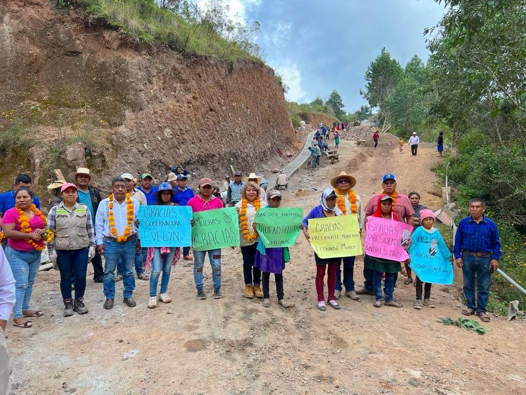 Supervisa titular de la SDUOPYOT pavimentación de caminos artesanales en la región de La Montaña