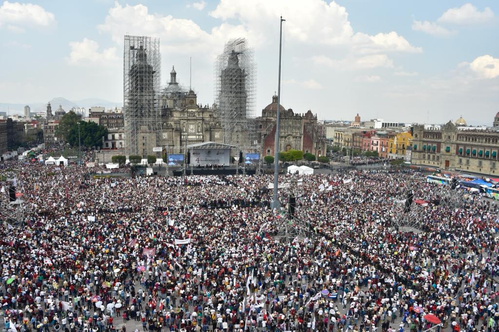 Decenas de miles de personas ovacionaron a AMLO durante “la marcha de la transformación”