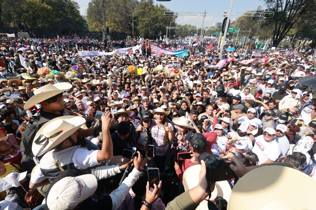 Acompaña Evelyn Salgado a AMLO en marcha por 4 informe