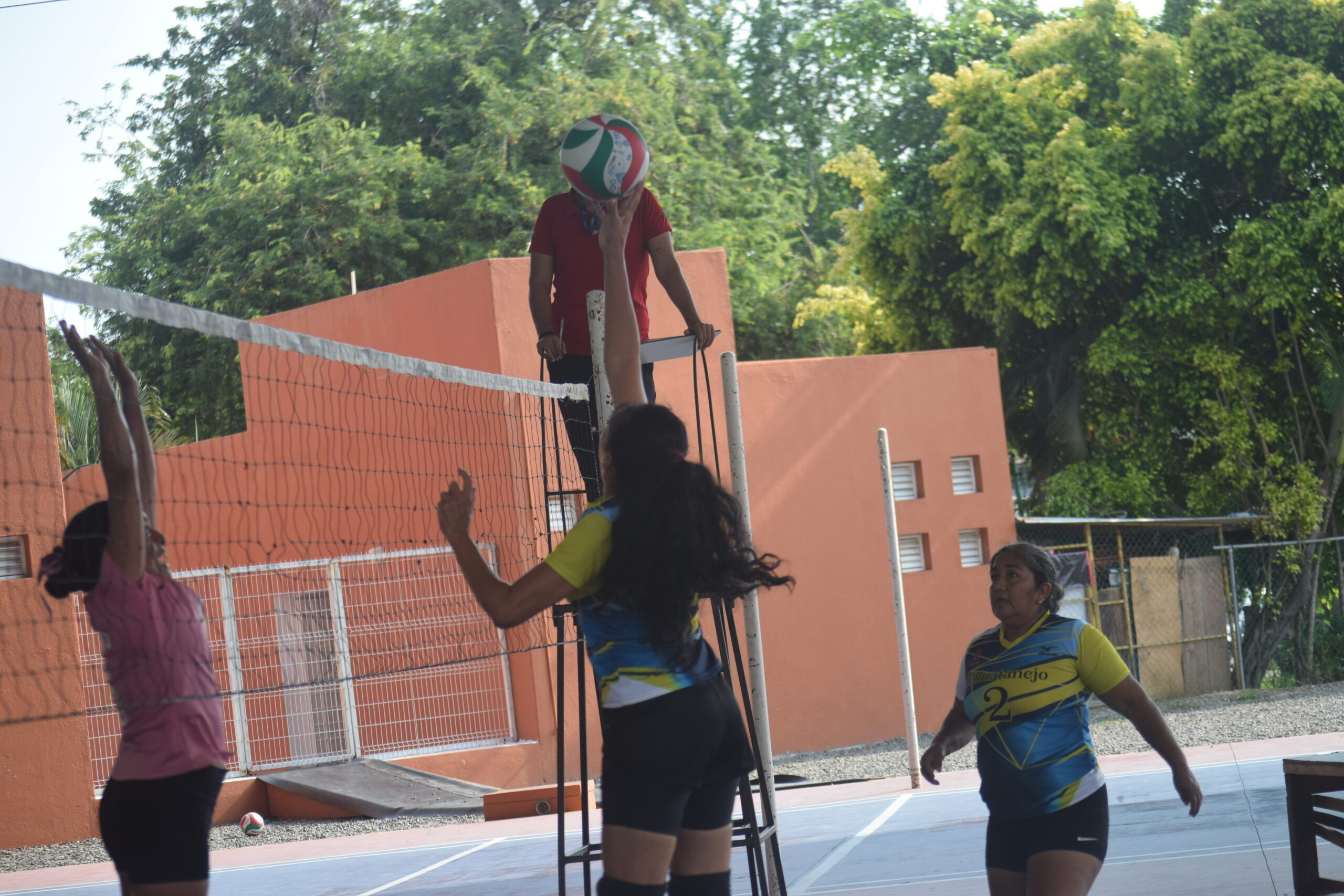 De alto nivel competitivo los juegos de la liga municipal de volibol