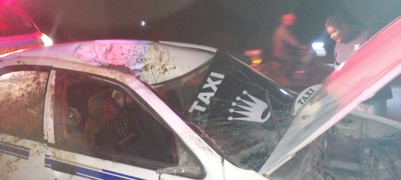 Un lesionado deja choque de taxi en Tecpan