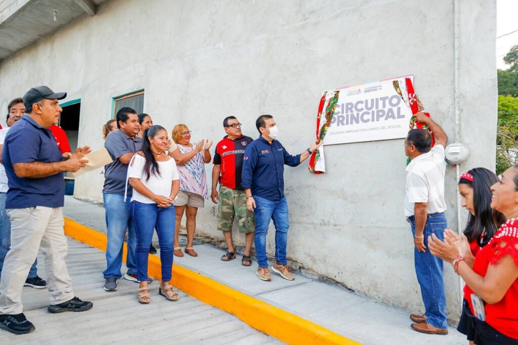 Presidente Jorge Sánchez Allec inaugura circuito vial en la colonia Ampliación Lomas del Riscal