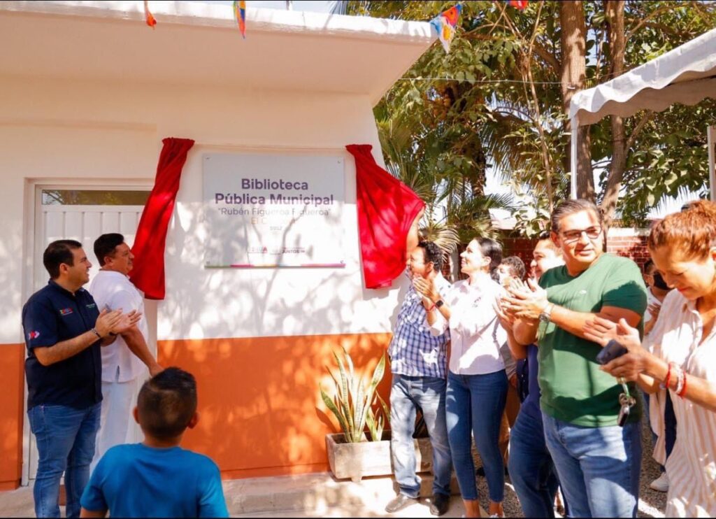 Alcalde Jorge Sánchez Allec inaugura Biblioteca de El Coacoyul en su conversión digital