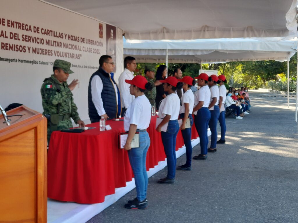 Seis mujeres y 371 varones concluyeron su servicio militar en Chilpancingo