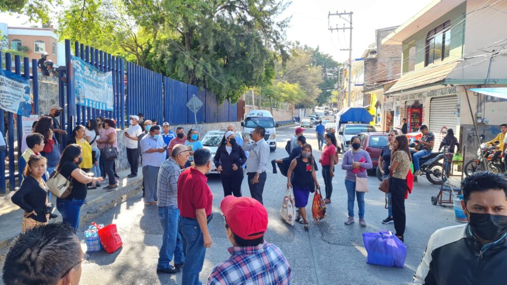 En Chilpancingo… Bloquean el Libramiento a Tixtla; exigentrabajadores de Tránsito aumento de bono