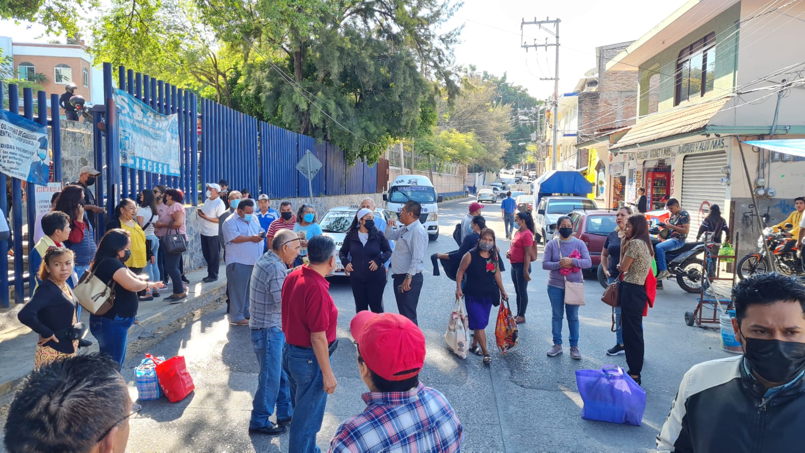 En Chilpancingo… Bloquean el Libramiento a Tixtla; exigen<br>trabajadores de Tránsito aumento de bono