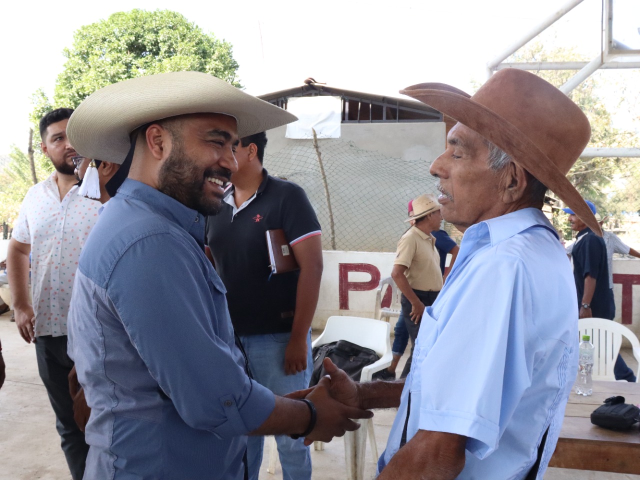 Atiende titular de Sagadegro, Alejandro Zepeda demandas de habitantes de Bienes Comunales de Cacahuatepec