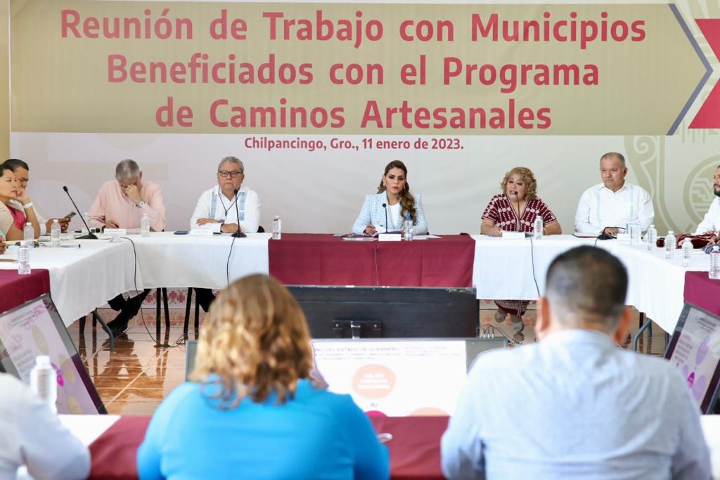 Cumple AMLO con Guerrero y este 2023 serán invertidos otros mil MDP para la pavimentación de más caminos rurales artesanales en la Montaña y Costa Chica