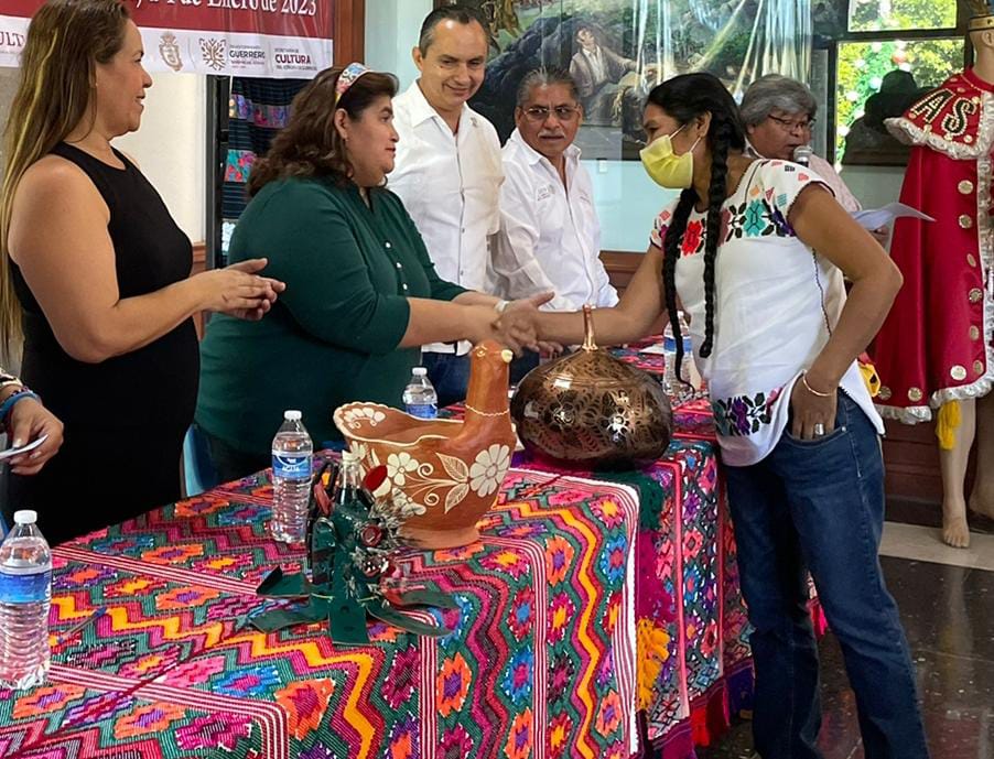 El Gobierno de Guerrero entregó 49 proyectos culturales del PACMYC