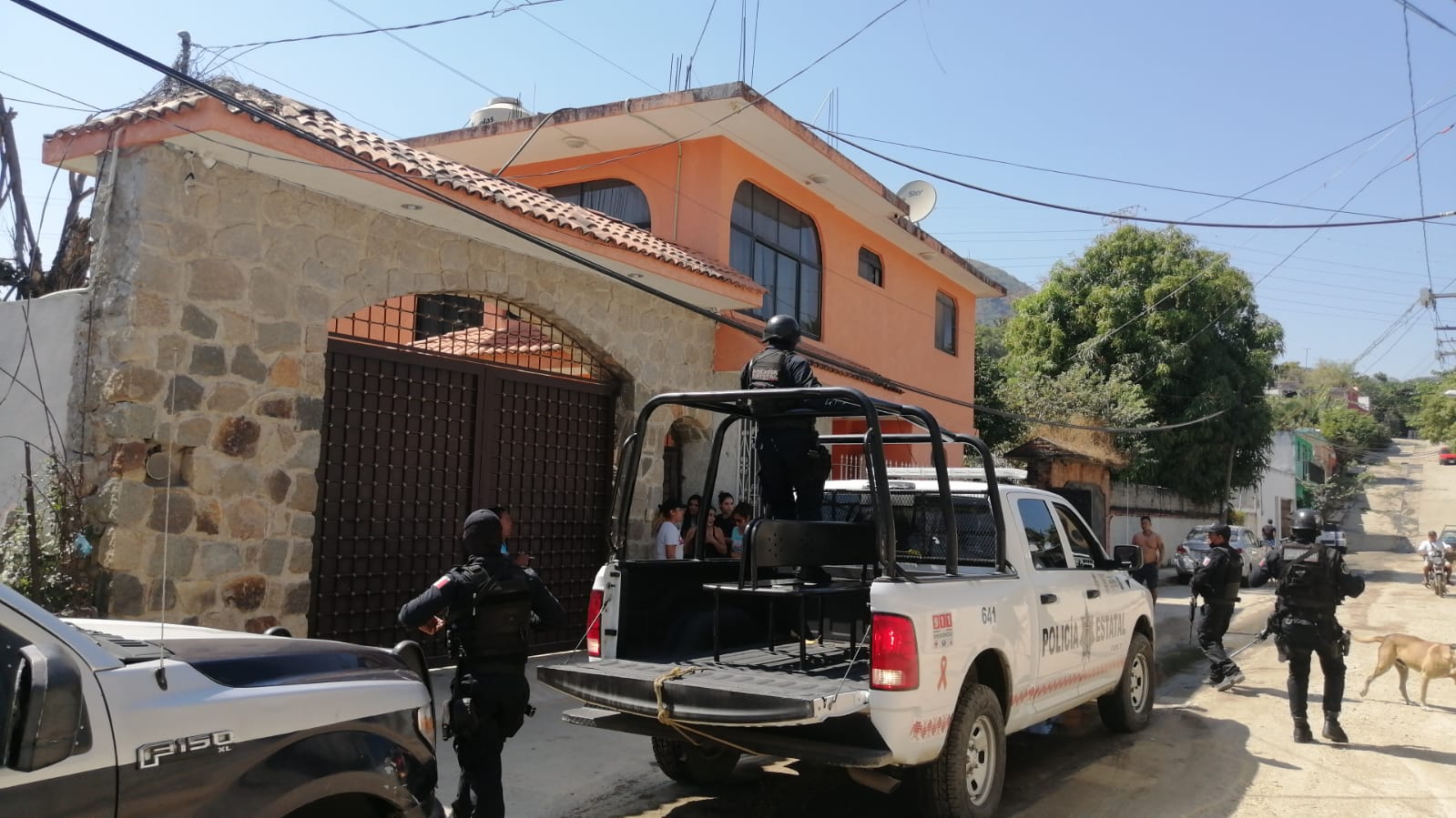 Hombres Vestidos De Negro Irrumpen En Vivienda Atacan Y Matan Al Padre De Familia Y Dejan