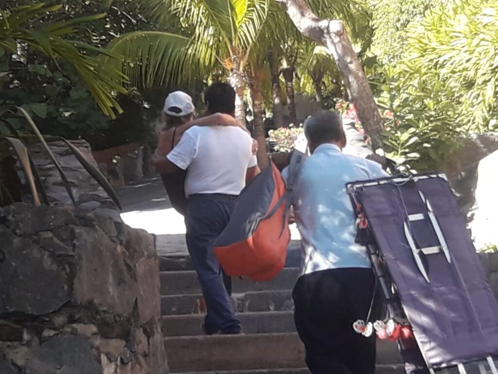 Turista lesionada al caer de escaleras por Casa que Canta