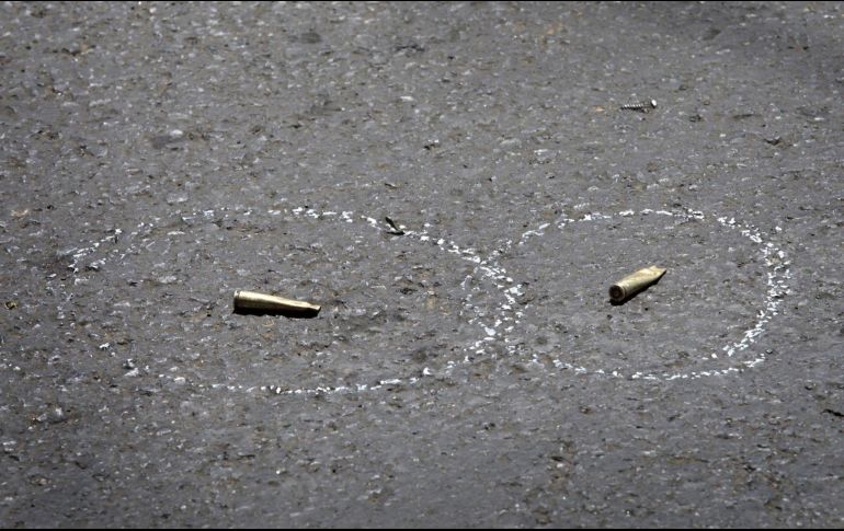 Muere mujer por bala perdida tras asalto en Edomex