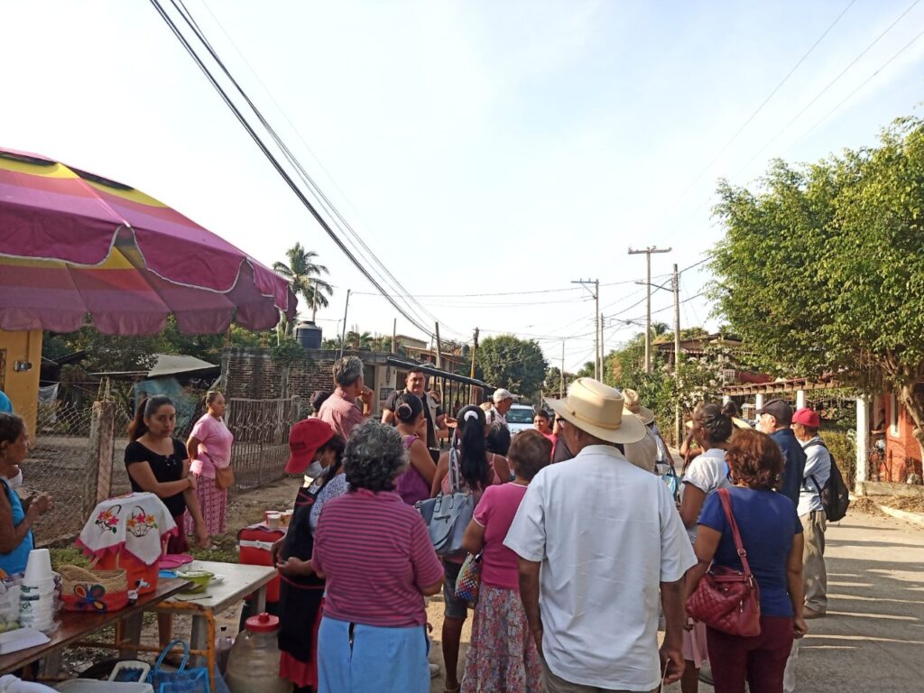 Adultos Mayores esperan nueva fecha para recibir su pensión   en San José Ixtapa